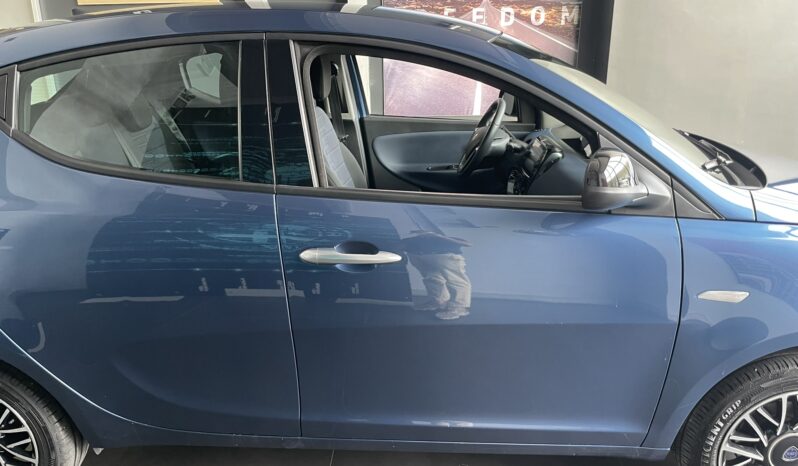 LANCIA YPSILON PLATINO HYBRID 1.0 70CV pieno