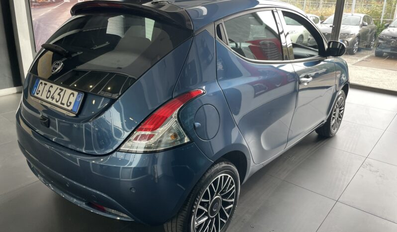LANCIA YPSILON PLATINO HYBRID 1.0 70CV pieno