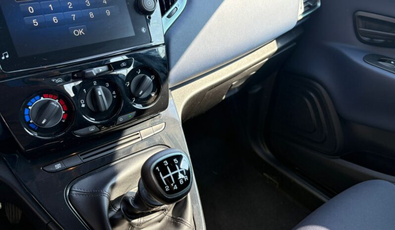 LANCIA YPSILON PLATINO HYBRID 1.0 70CV pieno