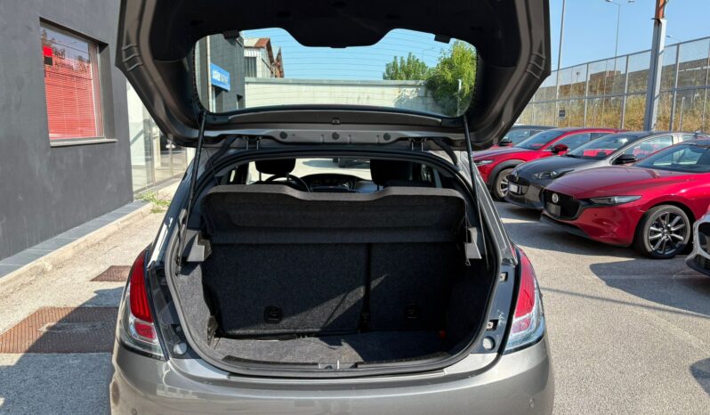 LANCIA YPSILON PLATINO HYBRID 1.0 70CV pieno