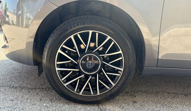 LANCIA YPSILON PLATINO HYBRID 1.0 70CV pieno