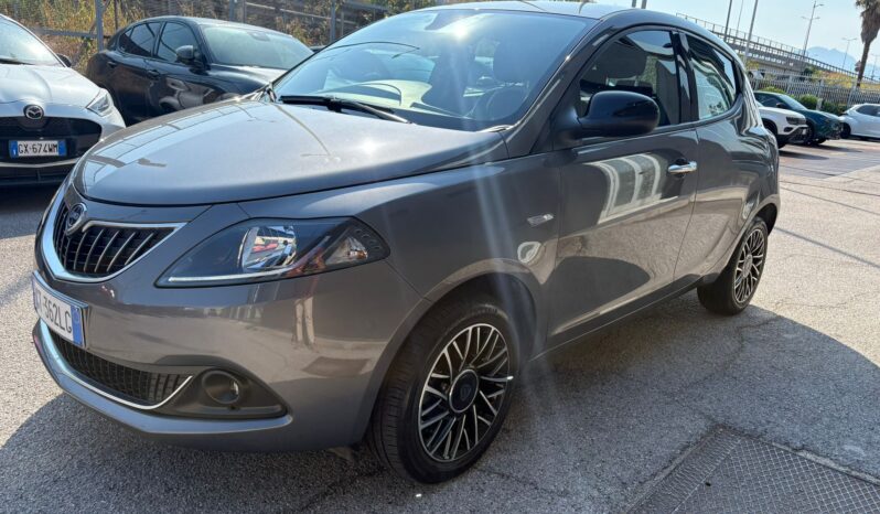 LANCIA YPSILON PLATINO HYBRID 1.0 70CV pieno