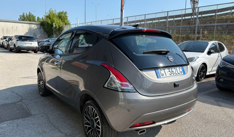 LANCIA YPSILON PLATINO HYBRID 1.0 70CV pieno