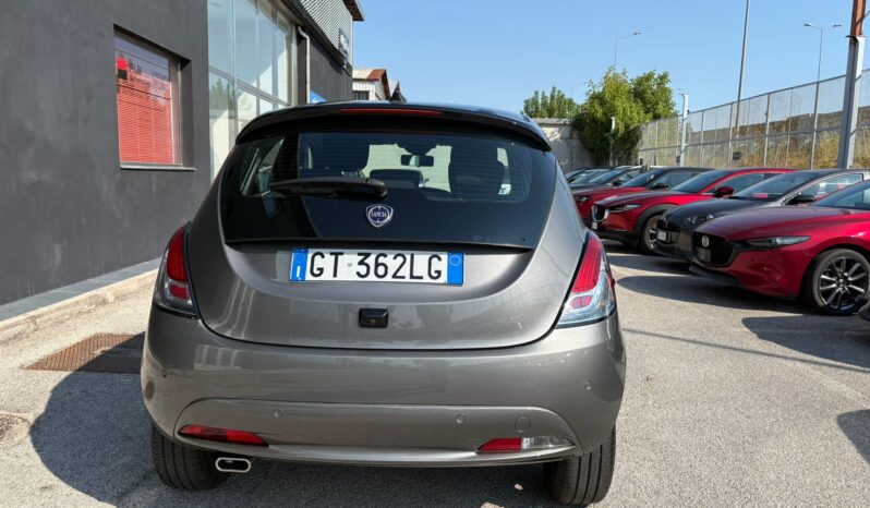 LANCIA YPSILON PLATINO HYBRID 1.0 70CV pieno