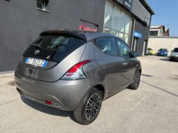 LANCIA YPSILON PLATINO HYBRID 1.0 70CV pieno
