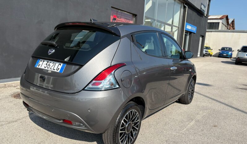 LANCIA YPSILON PLATINO HYBRID 1.0 70CV pieno